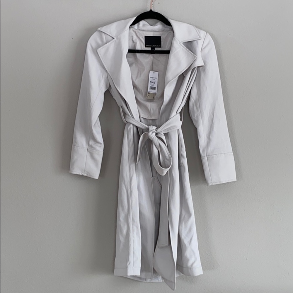 Lightweight trench coat